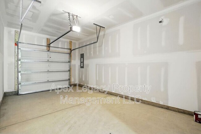 Building Photo - 112 Central Townes Wy