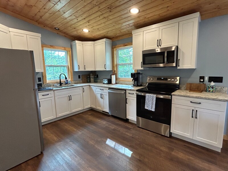 Building Photo - 682 Windridge Dr
