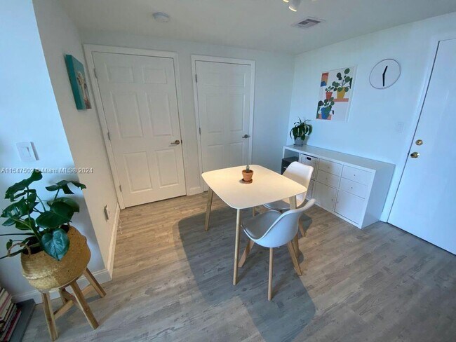 Building Photo - 3500 Coral Wy