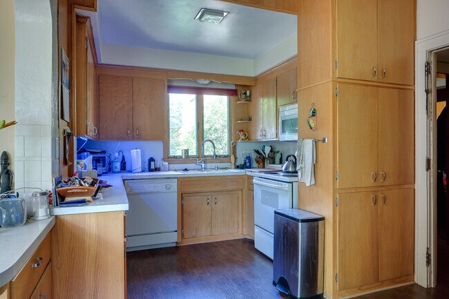 Building Photo - Jager Saratoga