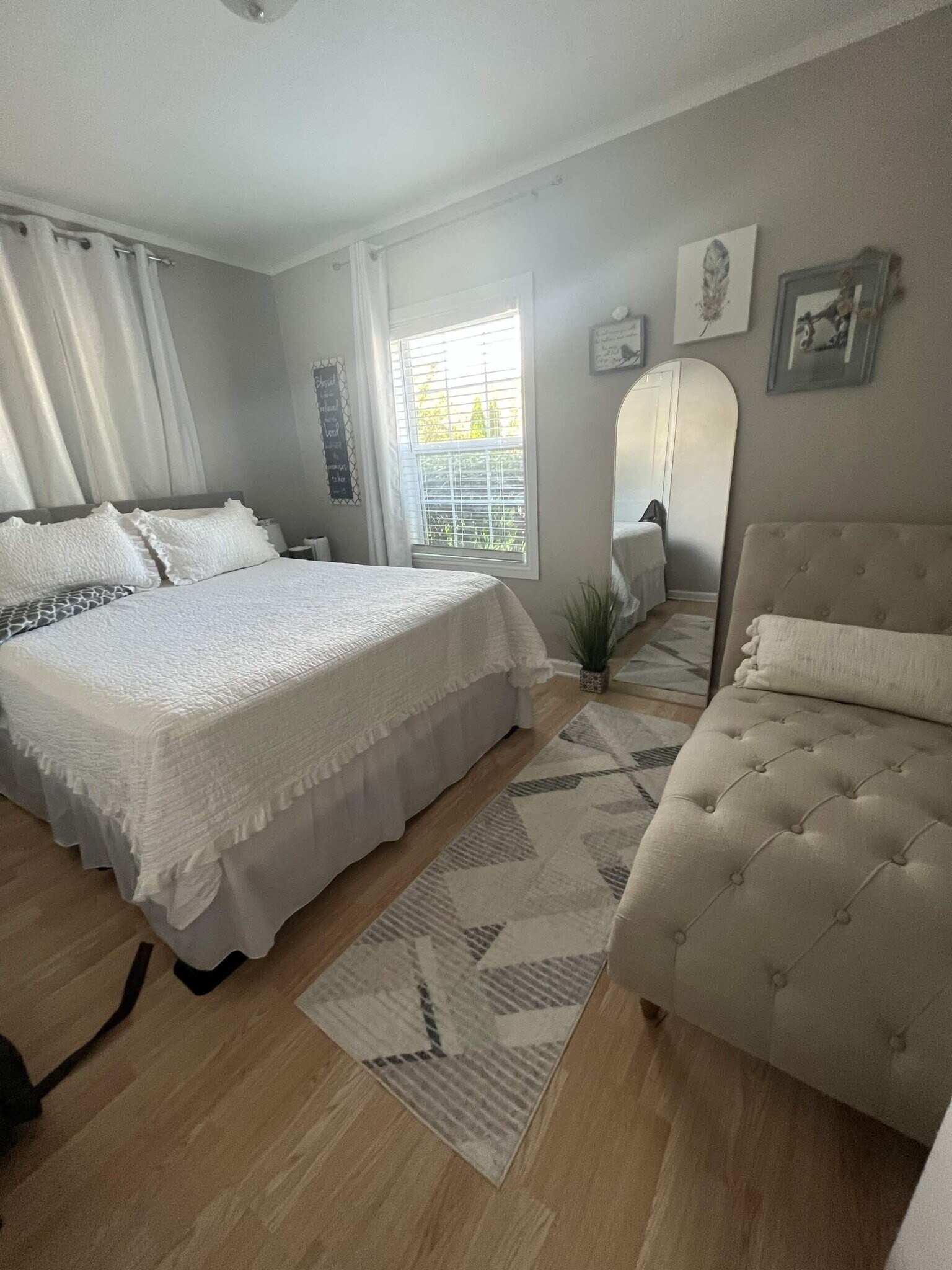 Building Photo - 5726 Lincoln Ave