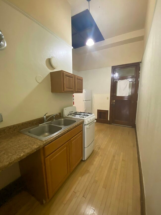 Building Photo - 617 St Joseph St