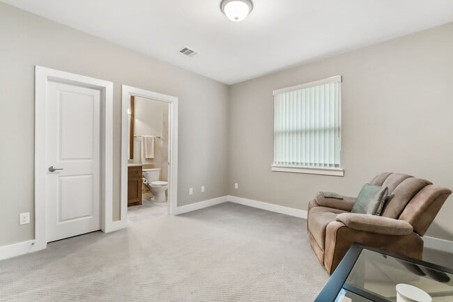 Building Photo - 139 Gildwood Pl