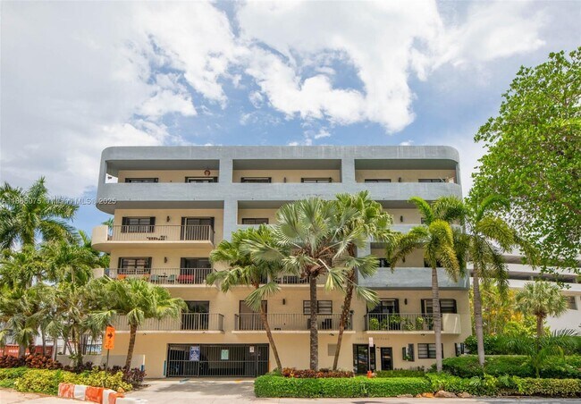 Building Photo - 1250 Lincoln Rd