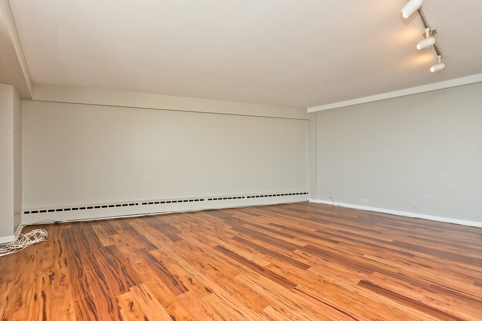 Building Photo - 3410 N Lake Shore Dr