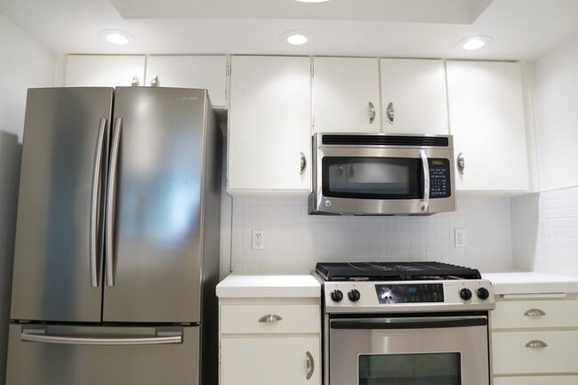 Building Photo - 353 E Via Escuela