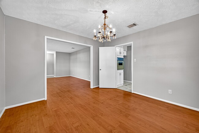 Building Photo - 9602 S Petersham Dr