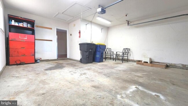 Building Photo - 356 Mockingbird Ave