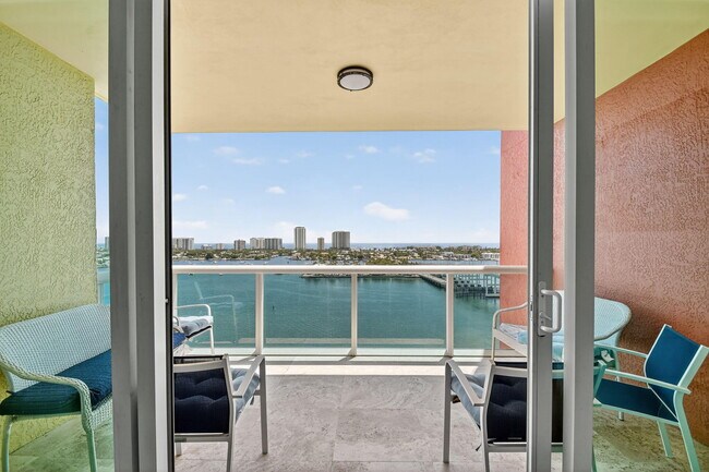 Building Photo - 2640 Lake Shore Dr