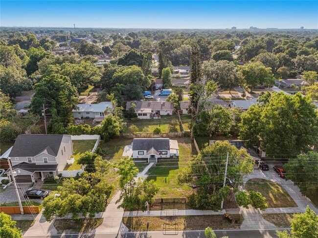 Building Photo - 2600 S Crystal Lake Dr