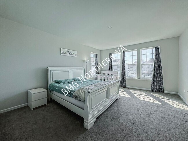 Building Photo - 42961 Running Creek Square