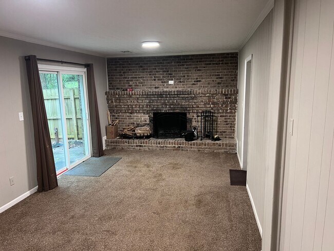 Building Photo - Spacious 4-Bedroom, 3-Bath Home with Moder...