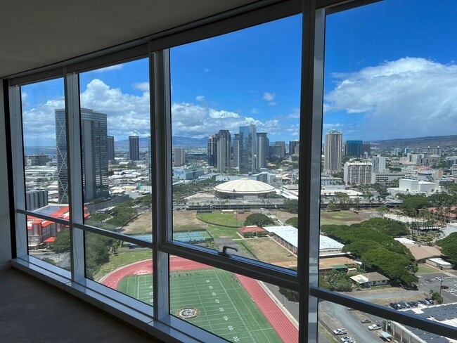 Primary Photo - 1 bed / 1 Bath / 1 Parking @ Moana Pacific