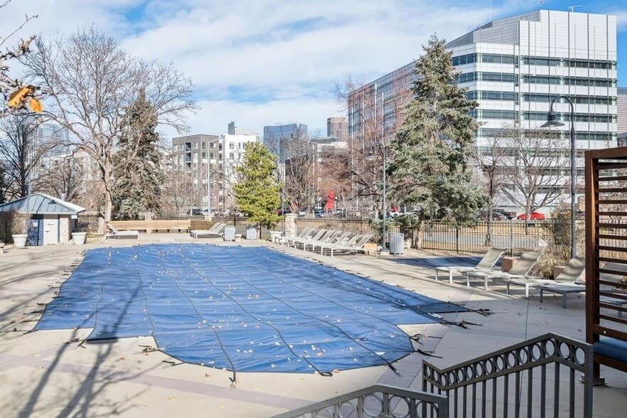 Building Photo - 601 W 11th Ave