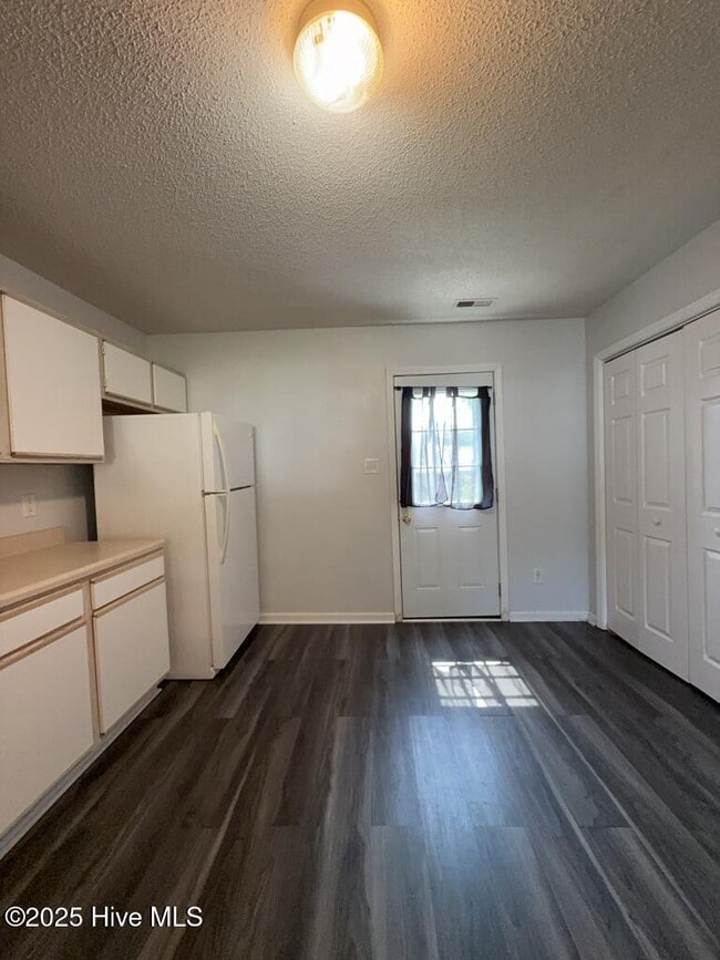 Building Photo - 807 Timberlake Trail