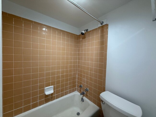 Building Photo - Downtown One Bedroom Apartment - Most Util...