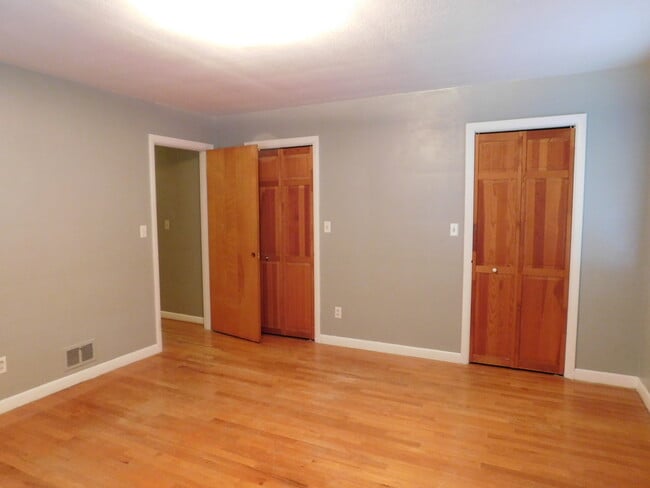 Building Photo - 4Bd/1.5Ba Two Story Home - Available to View!