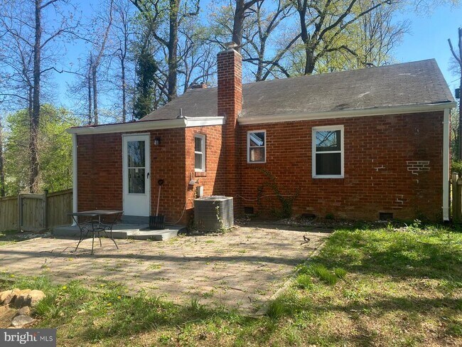 Building Photo - 2200 Greenwich St