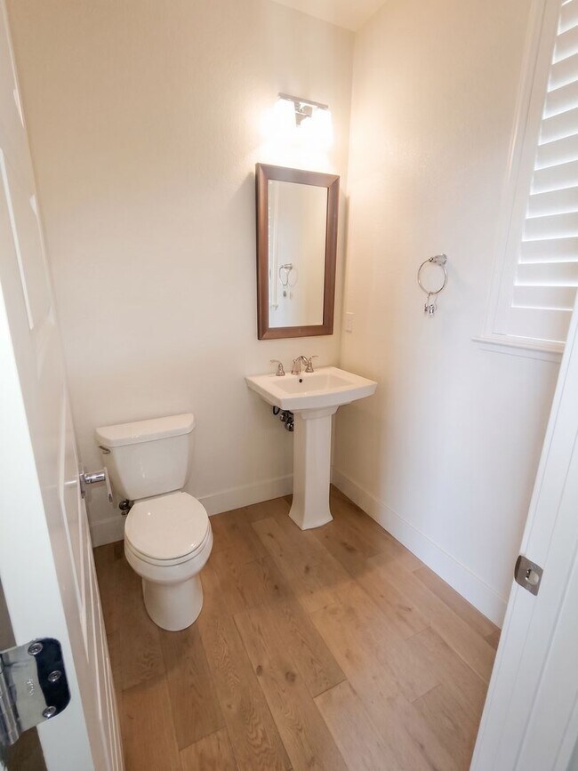 Building Photo - Spacious Alameda Landing Home with Premium Upgrades