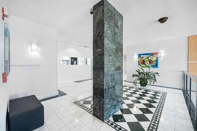 Building Photo - 6770 Indian Creek Dr