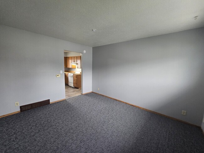 Building Photo - 811 W 3rd St