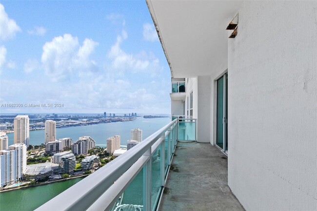 Building Photo - 950 Brickell Bay Dr