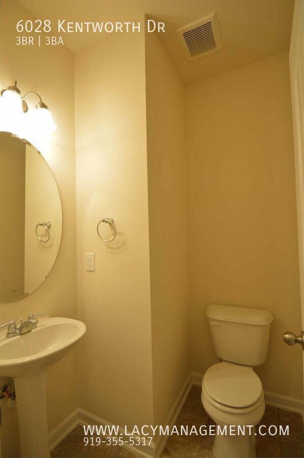 Building Photo - 6028 Kentworth Dr