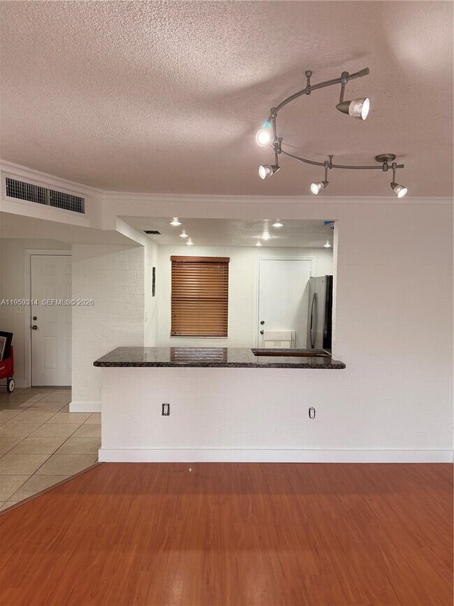 Building Photo - 1351 NE 191st St