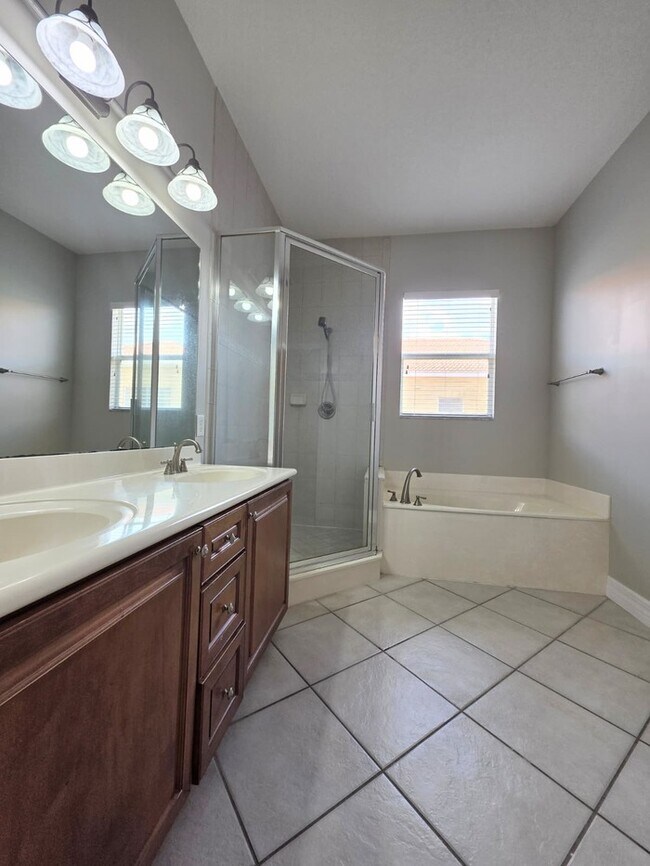 Building Photo - 9822 Quinta Artesa Way