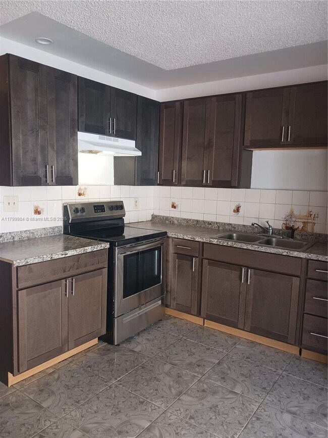 Building Photo - 1820 N 59th Ave