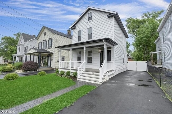 Primary Photo - 84 Grove St