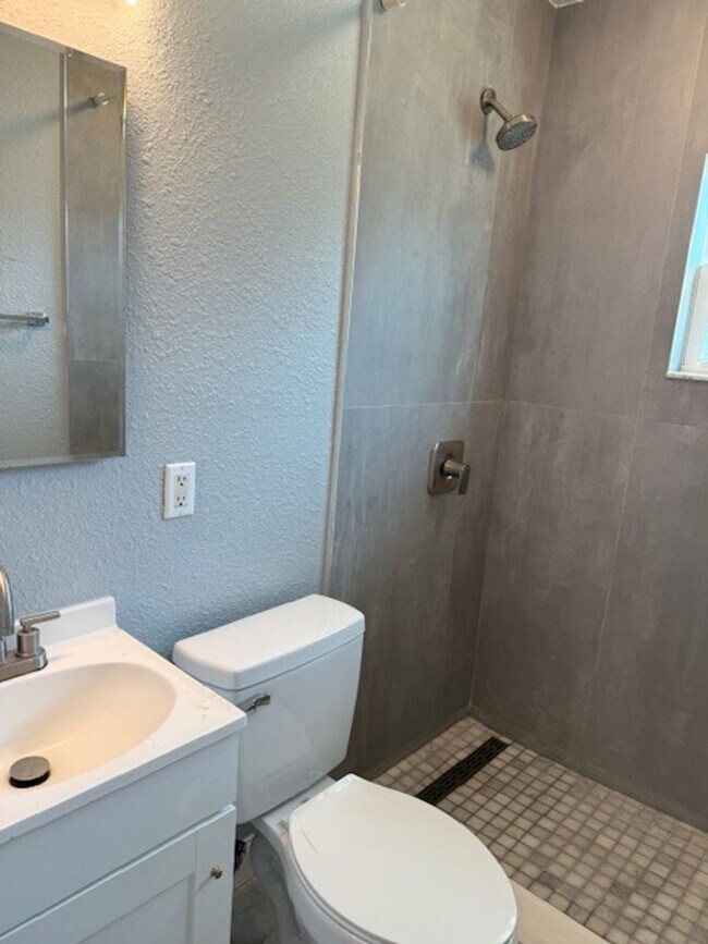 Building Photo - 2 Bed 1 Bath Duplex in Orlando for Rent