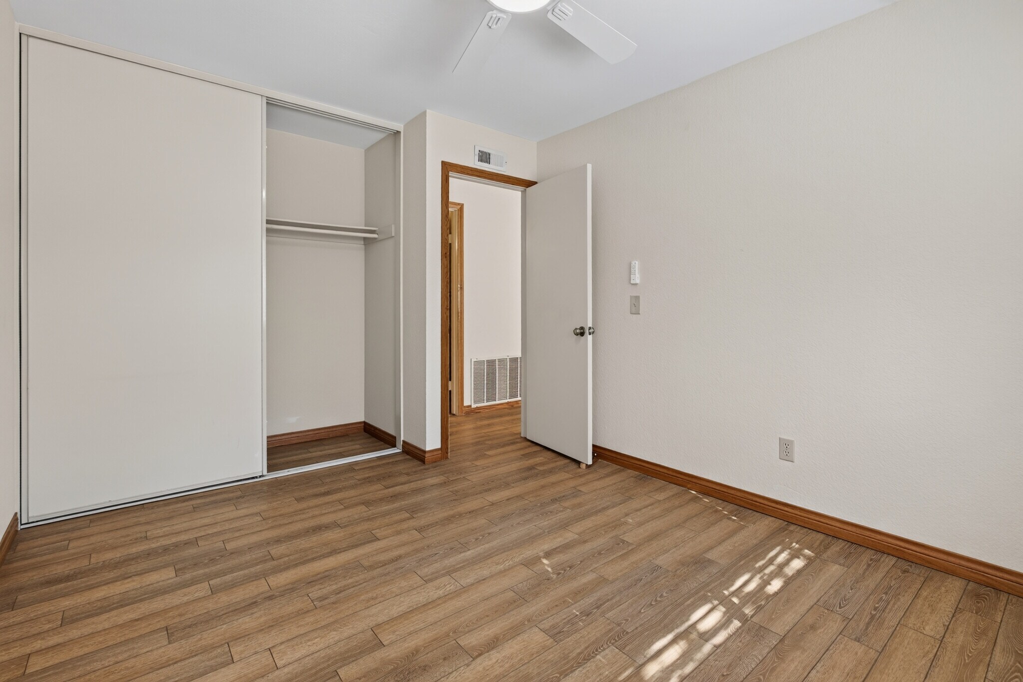 Building Photo - 13962 Barrymore St