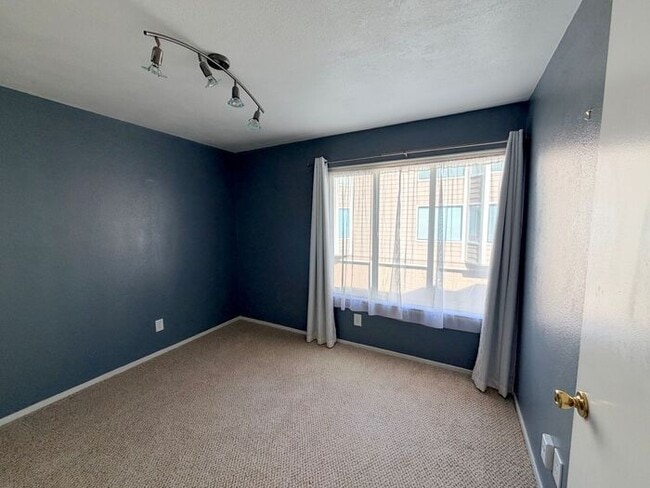 Building Photo - Reno Riverfront Condo - Single Story with Garage