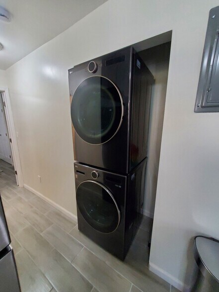 Building Photo - 541 S 9th Ave