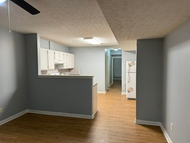 Building Photo - 1612 W Market St