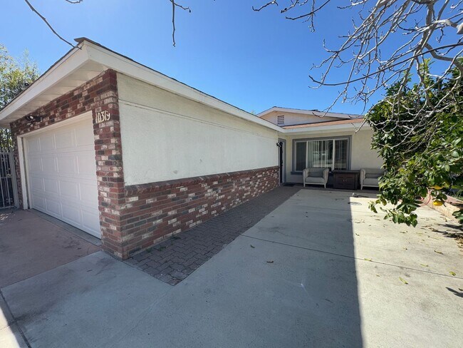Building Photo - Large Open Layout Nestled in a Quiet Neighborhood with Stunning Mountain Views