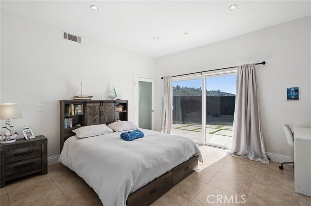 Building Photo - 2085 Temple Hills Dr