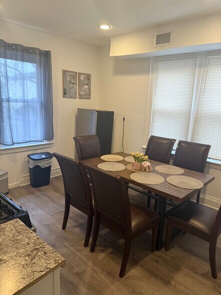 EAT IN KITCHEN - 240 Leslie St