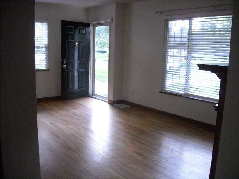Building Photo - 2149 Wesleyan Dr