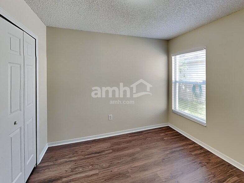 Building Photo - 2423 Hybrid Dr