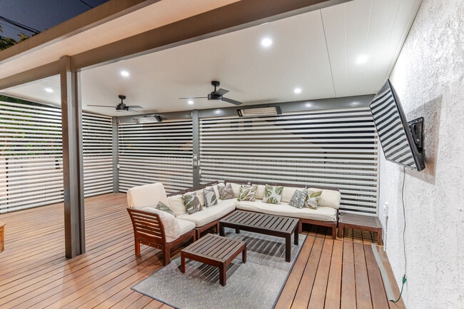 Building Photo - 640 E Valencia Ave