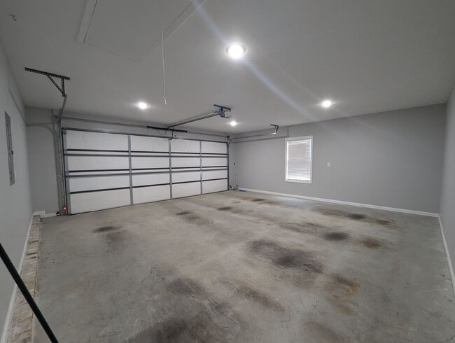 Building Photo - 3 Bed / 2 Bath Home in Riverwood Estates