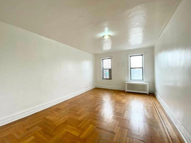 Building Photo - 2 bedroom in BRONX NY 10463