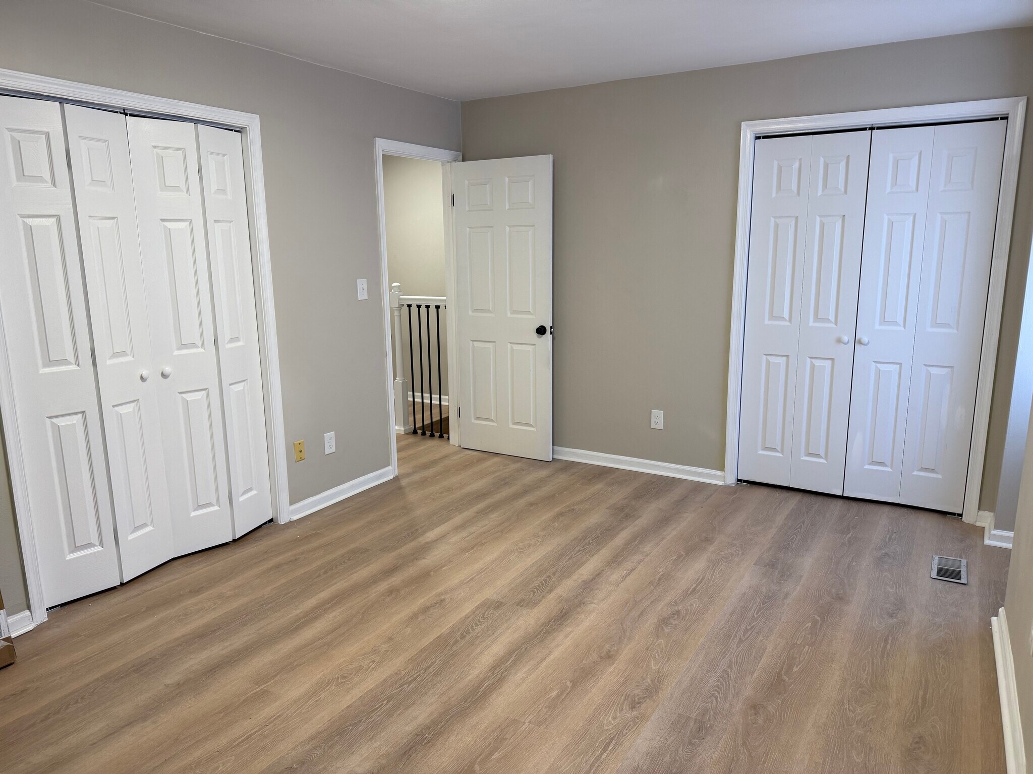 Building Photo - 3492 Woodburne Dr