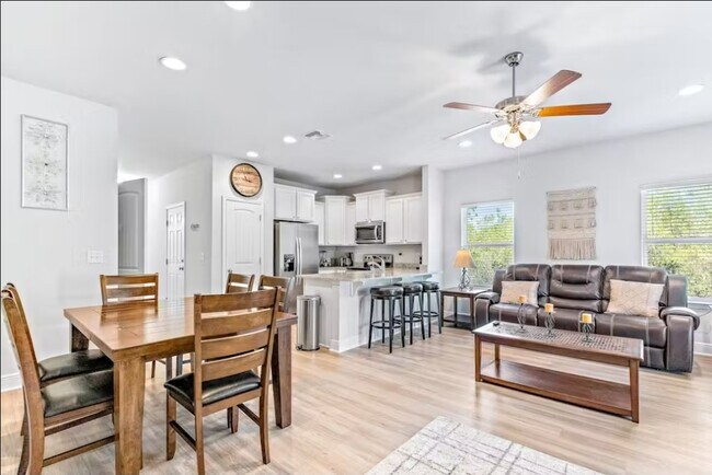 Building Photo - 7597 Shadow Lake Dr