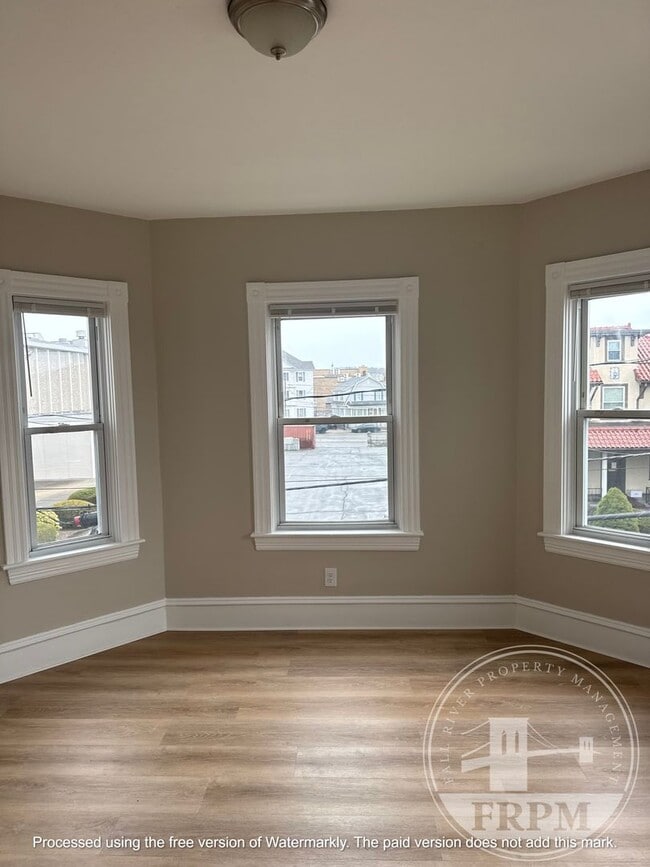 Building Photo - 33 16th St