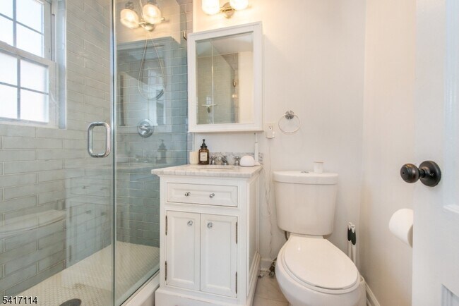 Building Photo - 376 Claremont Ave