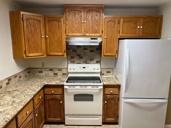 Building Photo - BEAUTIFUL 4 BED CARMICHAEL HOME WITH POOL!!