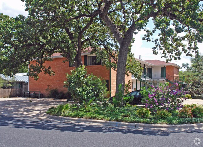 Building Photo - Karen Elaine Apartments